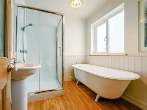 5 Bedroomed 200 Year Old Coach House With Private Front Garden - Image 4