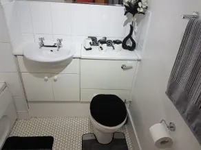 Edinburgh City Deluxe Apartment - Image 2