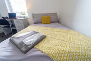 Impeccable 1-Bed Studio in Birmingham - Image 3