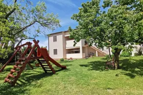 Appartement de vacances avec grande piscine - Image 2
