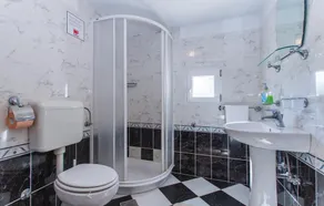 Amazing home in Martinjski - Image 2