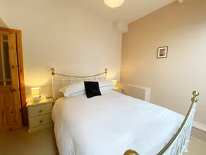 Upper Stables Apartment - 2 bed, first floor apartment in great location close to the sea. - Image 4