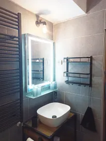 Industrial & cosy condo near centre-fully equipped/free parking - Image 5