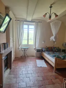 Stylish farmhouse renovated according to ecological principles - Image 5
