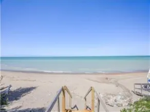 Crest Beach Lake House: 4-Season Getaway Between Bayfield and Grand Bend! - Image 5