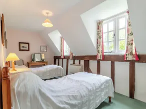 2 bedroom accommodation in Eye - Image 3