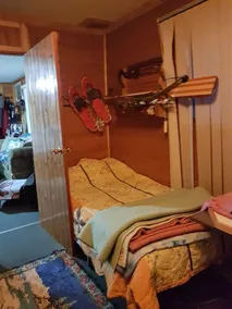 Scenic Rustic Off-Grid Cabin Retreat - Image 3