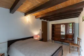 Petite maison 'Les Sources Gîte La Grange' avec piscine partagée, terrasse privée - Image 4