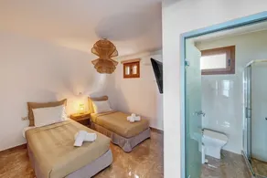 Villa Marelia - Seafront villa with infinity pool - Image 4