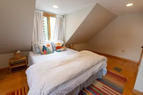 Cozy Scarborough home 2 miles from beaches - Image 3
