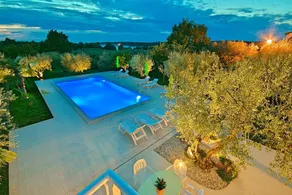 Holiday apartment with sea view and pool - Image 5
