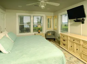 Fantastic Rates! Book Now and Save* Beautiful bay front cottage! - Image 4