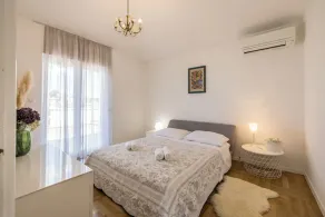 Villa Artea, Luxurious Villa with Heated Pool - Image 5
