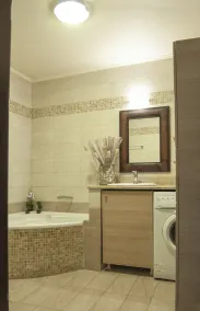 L'appartement en bord de mer fait partie du complexe Villa Omega à Lygaria Beach. - Image 2