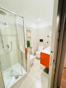 Smart-House-Central-Rent-Rooms-FREE-PARKING - Image 2