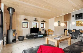 Beach front home in Henne with sauna - Image 2