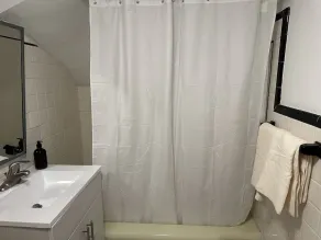 A quiet apartment near to everything with free parking - Image 3