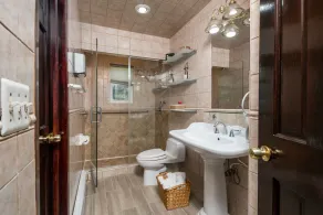 4 BR. 2 BAD, 15 MINS TIL JONES STRAND, 8 MINS TIL RIVIERA, GANG TIL TOG TIL NYC - Image 4