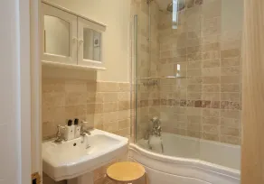 Cottage auto-suficiente de luxo com 2 quartos em uma área de excelente beleza - Image 4