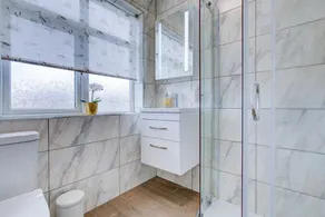 Stylish 1 BF-Free Parking-London-Tottenham Hotspur Stadium - Image 3