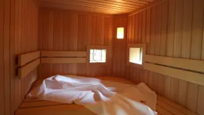 HISTORIC BAVARIAN COTTAGE; Heritage Stay with Sauna and Spa, 35min from Munich - Image 2