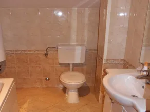 Apartment in Dubrovni With Garden - Image 4