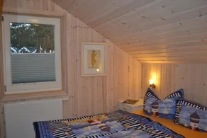 Child-friendly vacation home \"Kuschelmuschel 14\" in Baabe. A relaxing getaway with a sauna and hot tub, a washing machine, a furnished patio, and just about 150 meters from the beach. - Image 5