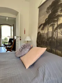Comfortable ground-floor apartment in former 20th-century hotel - Image 5