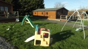 Spacious 3 bedroom cabin at Avonvale Holiday Lodge - Image 2