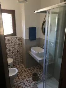 Sardegna: spaziosa e luminosa villa con giardino pochi metri dal mare - Image 5