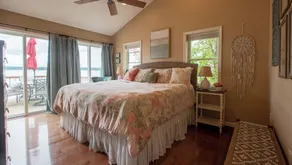 Lakeside Getaway - Modern Living At The Lake's Edge - Image 4