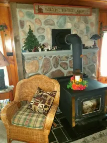 Red Cabin Retreat ist eine neu renovierte Blockhütte perfekt für ein paar Wochenende. - Image 2