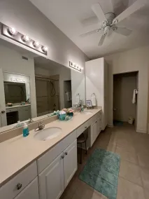 Lovely 2-bedroom condo with pool - Image 4