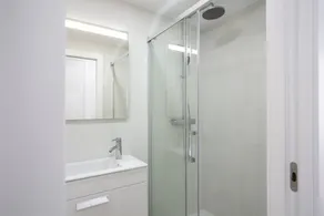 NRA ESFCTU0000460370001617920000000000000CV-VUT0051773-V3Die Wohnung in Cullera verfügt über 2 Schlafzimmer und bietet Platz für 6 Personen.62 m² große Unterkunft.Es verfügt über einen Aufzug, eine Waschmaschine, ein Bügeleisen, einen Trockner, e - Image 3