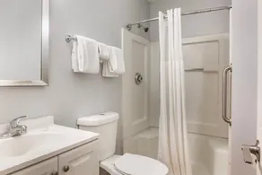 Birch Hill Suites Louisville - Image 4