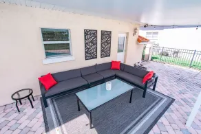Le début de l'automne apporte des prix spéciaux. Lacs, piscine et une belle maison. Viens voir!! - Image 5