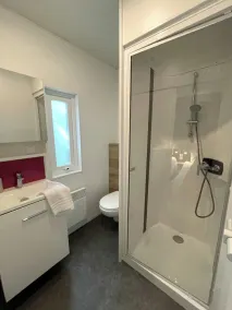 Strand49 Beach Bungalow with 2 bathrooms and modern decor - Image 4