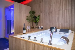 Art Deco Champagne & Spa - Image 5