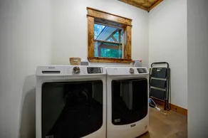 Riverbend Retreat - Gorgeous One Story with Loft, Waterfront Pond Access, Sleeps 16 - Image 4