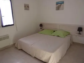 Villa 3 * 62m², 2 soveværelse, lukket bolig, svømmebassiner, wifi, parkering, rolig 800m hav - Image 2