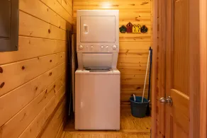 Luxury Cedar Cabin on the Lake with Heated Pool & Hot Tub. Close to Ski resort - Image 4
