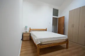 Big bright flat for 4-6 people with good links to around the city - Image 4