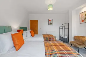 Ground Floor Apartment with Courtyard - Image 4