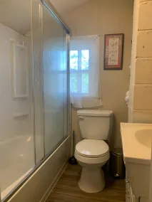 Less than 2 miles from Smoke Hole  Pet Friendly - Image 2