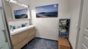 SPACIOUS, CLEAN, COMFORTABLE APARTMENT CLOSE TO TOWN CENTER - Image 5
