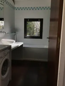 Hus støder op til hovedhuset - Image 2