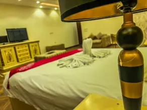 Cozy 3-bedroom apartment in charming Giza Pyramids Plateau with WiFi, AC. - Image 3