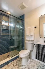 Swanky Studio in Vibrant Hillcrest - Image 4