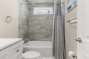 Spectacular 3 BR Condo One Block to the Beach - Image 2