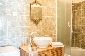 Casa de férias exclusiva para 8 pessoas com piscina, sauna e academia - Image 5